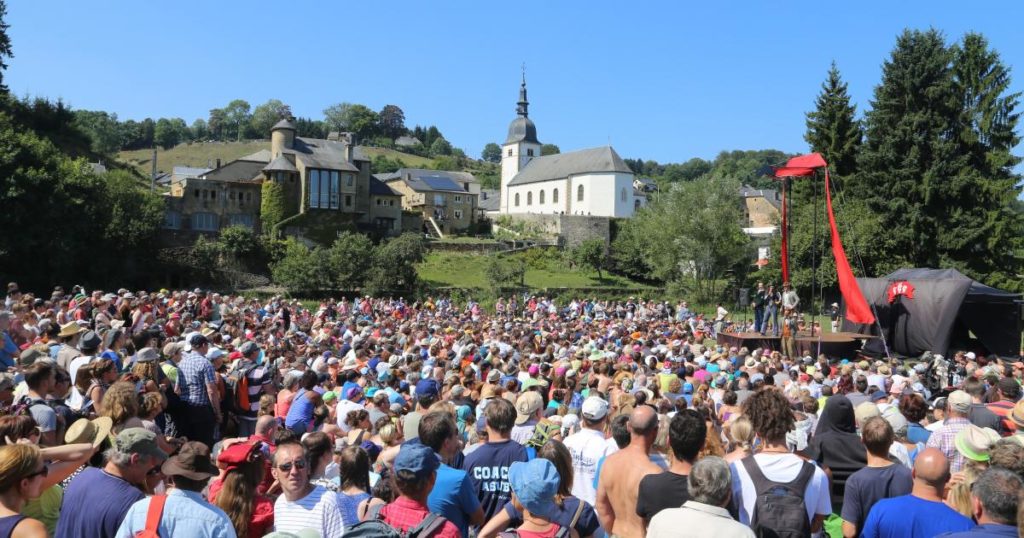 Chassepierre international street arts festival