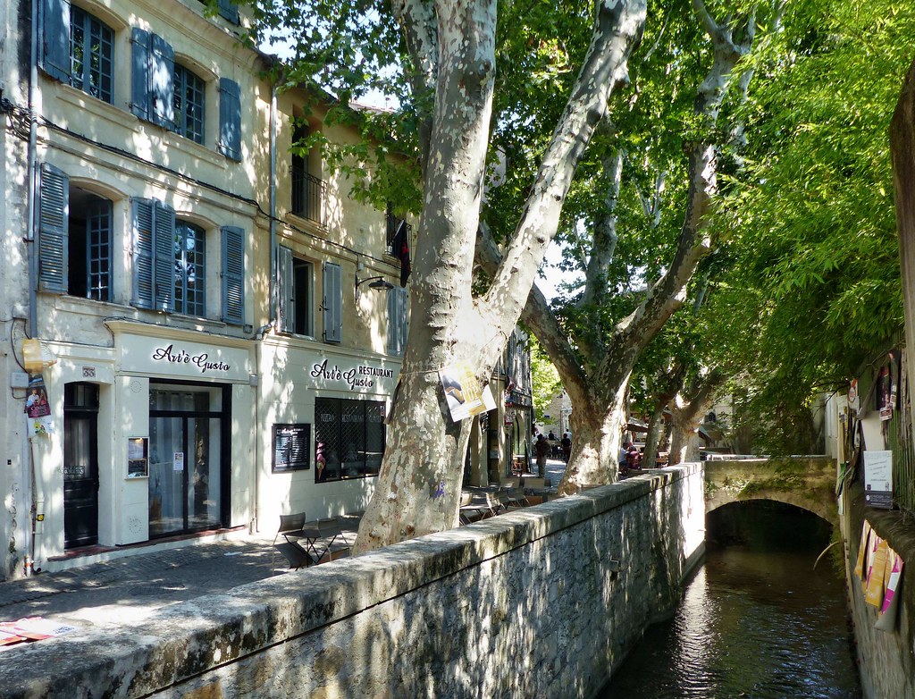 Visit Rue des Teinturiers - Avignon