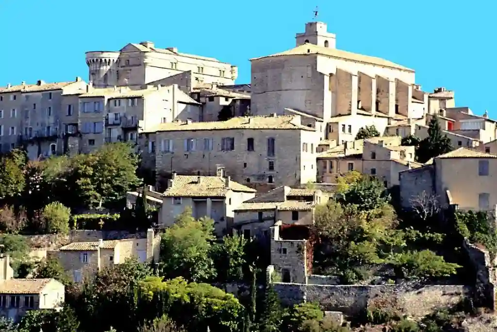 Explore Castle of Gordes 